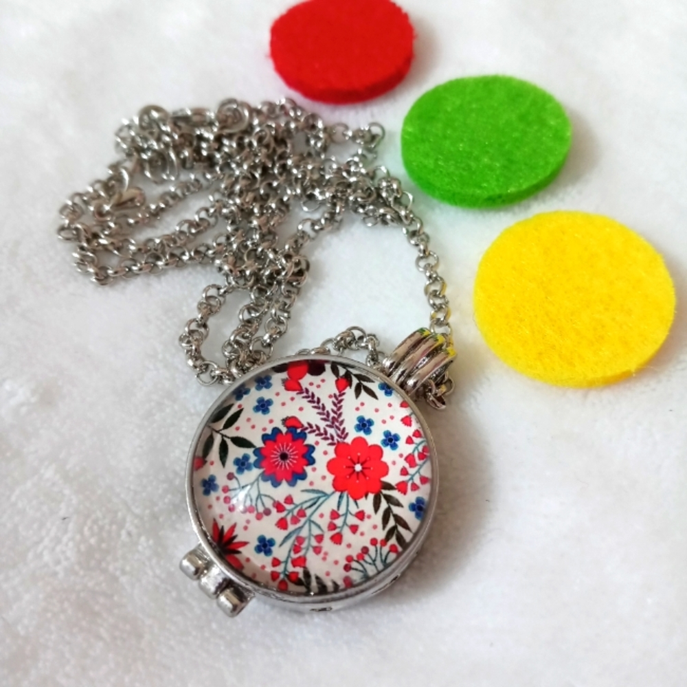 Aromatherapy necklace pendant